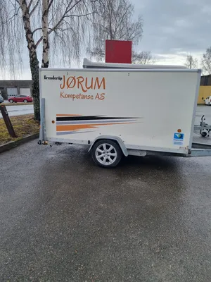 Skaphenger parkert ute
